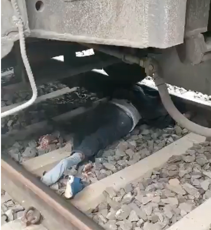 Jharkhand News: Man Hit by a train at Poraiyahat railway station (Godda District), Dies.